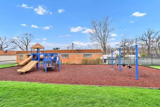 Building Photo - 1700 Fayette Walk