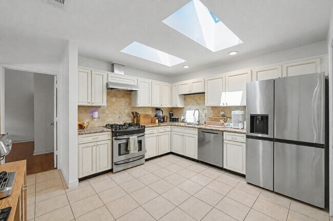 Building Photo - 69 Wind Whisper Ct