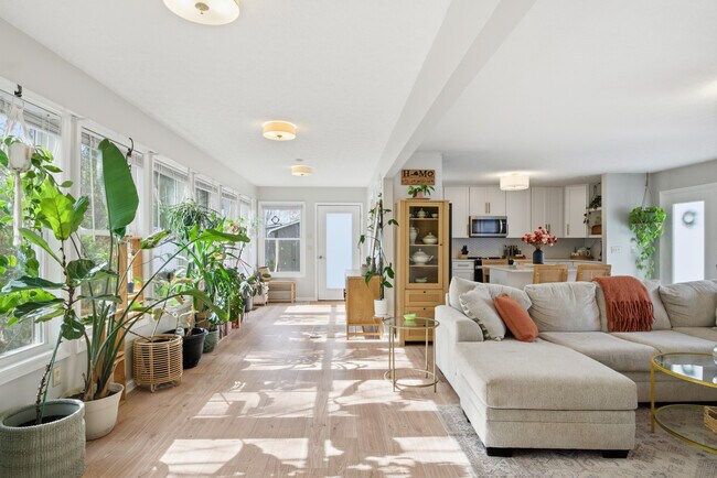 Building Photo - 1005 Redbud Rd