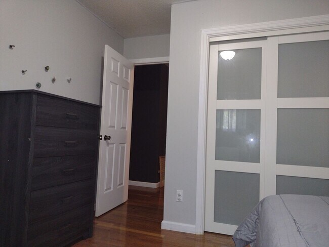Building Photo - Beautifully renovated 4 bed 5 bath condo with a private back yard