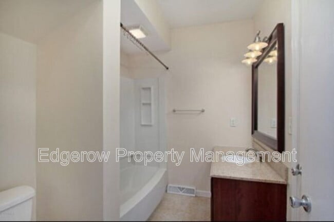 Building Photo - 352 Holmdene Blvd NE