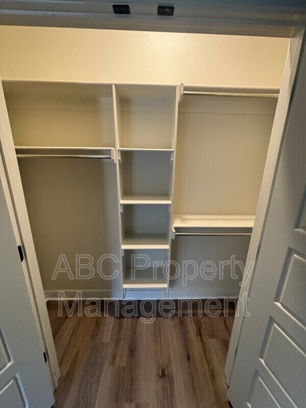 Building Photo - 3207 SW Hillstone Ave