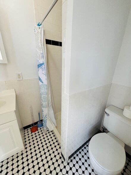 Building Photo - 420 Littleworth Ln