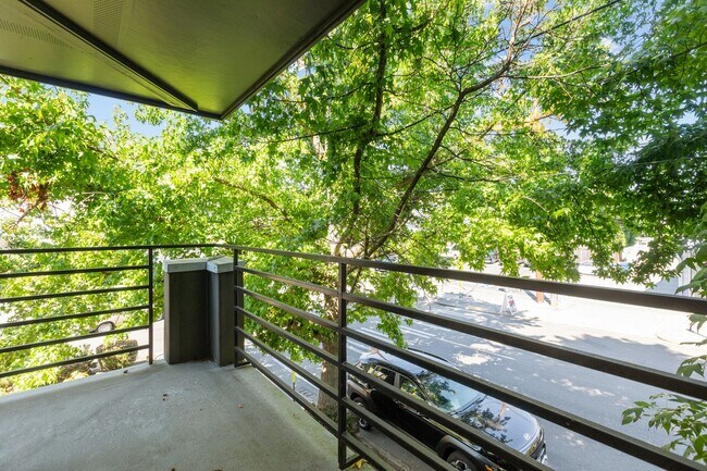 Building Photo - 115 W Galer St