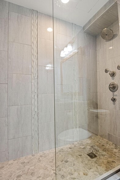 Building Photo - 168 6th St E