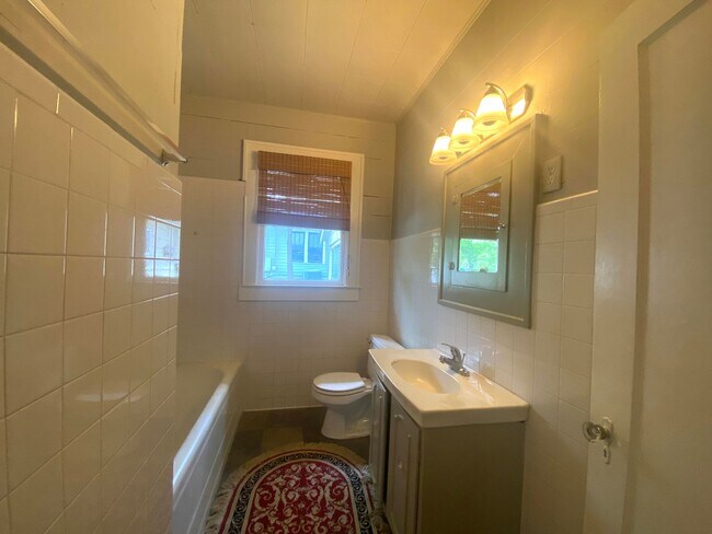 Building Photo - Walling