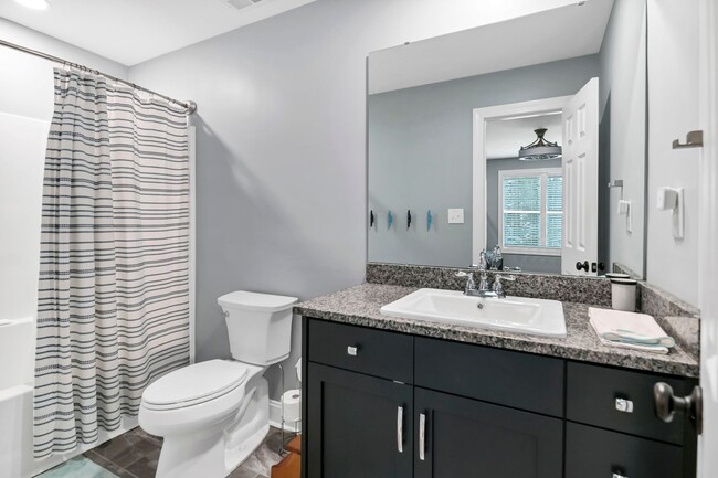 Building Photo - Fully Furnished Mid Term Lease