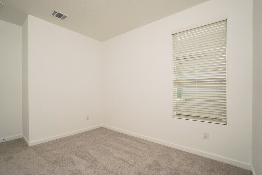 Building Photo - 542 Kayden Ct