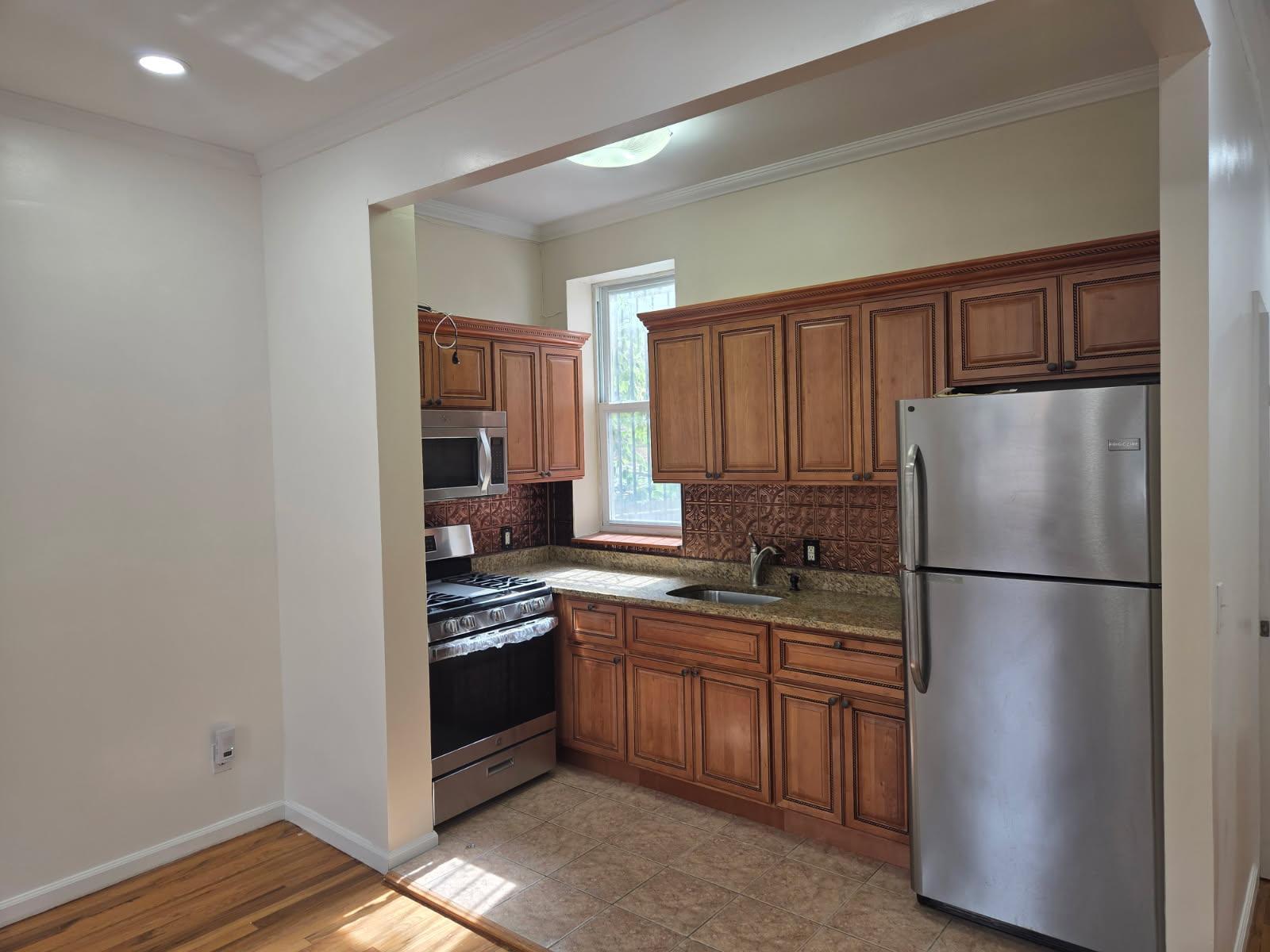 Kitchen - 136 Pulaski St