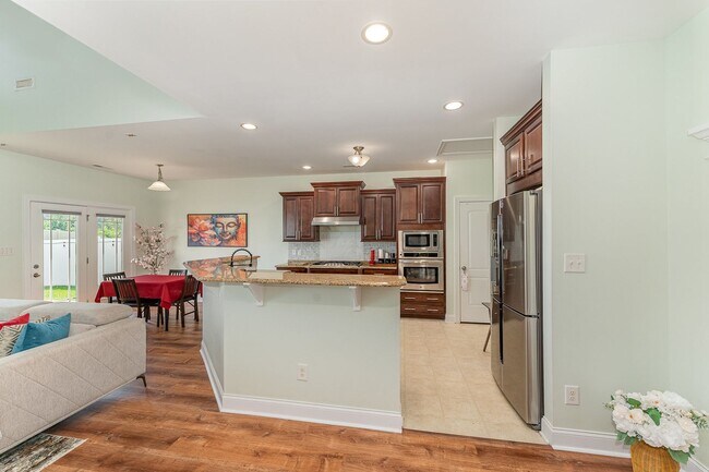 Building Photo - Beautiful 4/3 in High Point