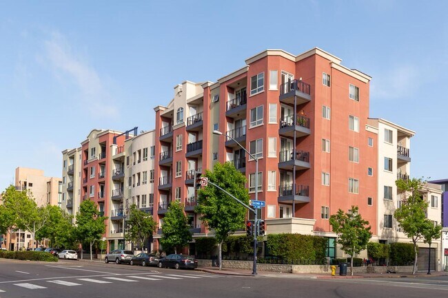 Building Photo - AMAZING 2/2 MARINA DISTRICT CONDO WITH 2 A...