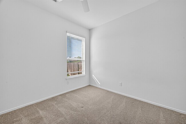Building Photo - 1527 Munson Valley Rd