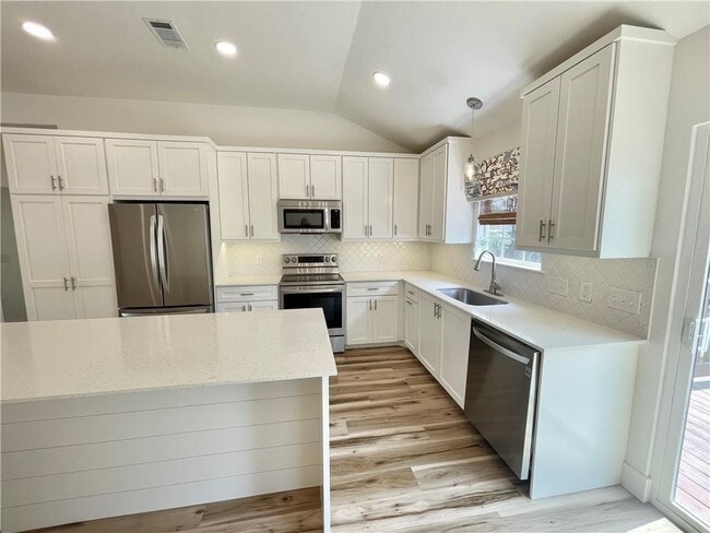 Building Photo - 104 Cowal Dr S