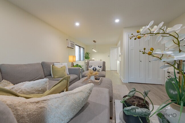 Building Photo - 6612 W 64th Pl