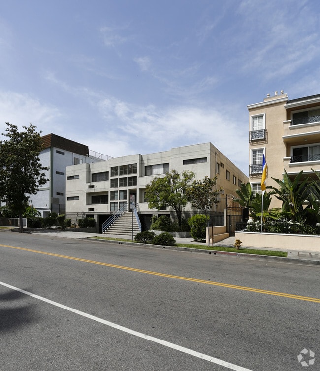 Primary Photo - 425 S Kingsley Dr