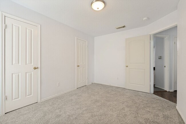Building Photo - 3027 Fall Mist Dr
