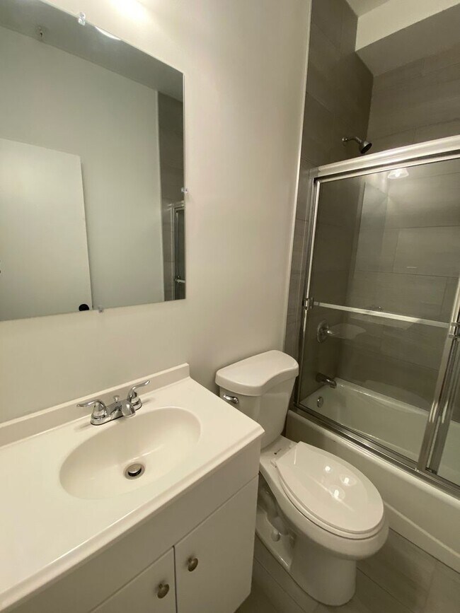 Building Photo - 55 Dubois St