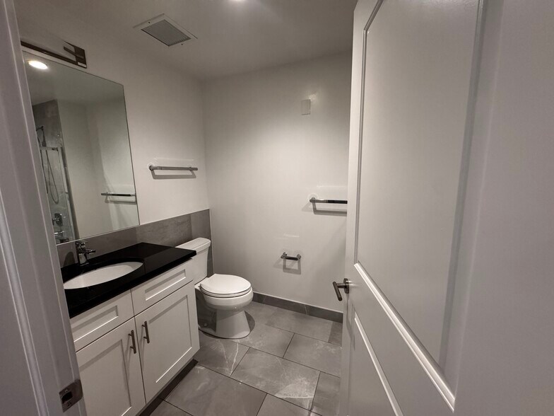 Building Photo - 3845 N Broadway St