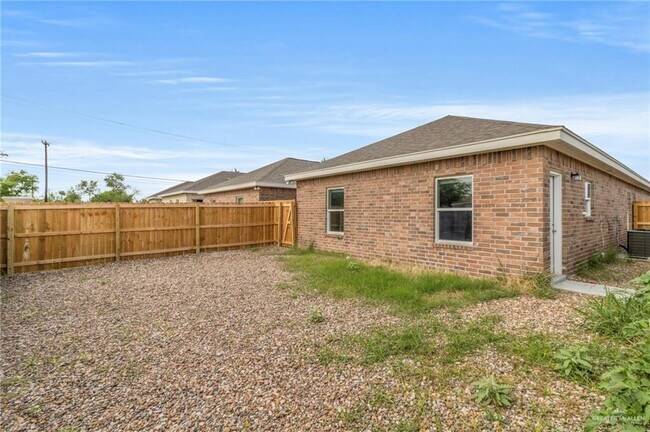 Building Photo - 10 N Hester St