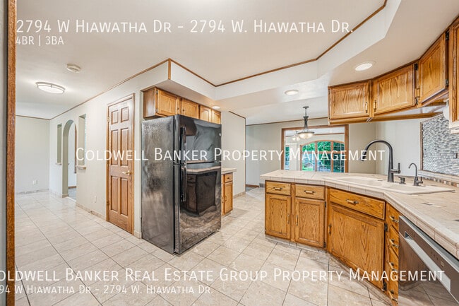 Building Photo - 2794 W Hiawatha Dr