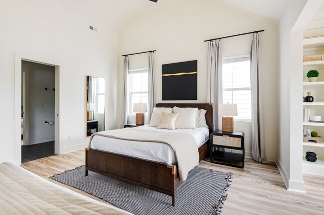 Building Photo - Fully Furnished - Designer Home (Flexible Lease Options)