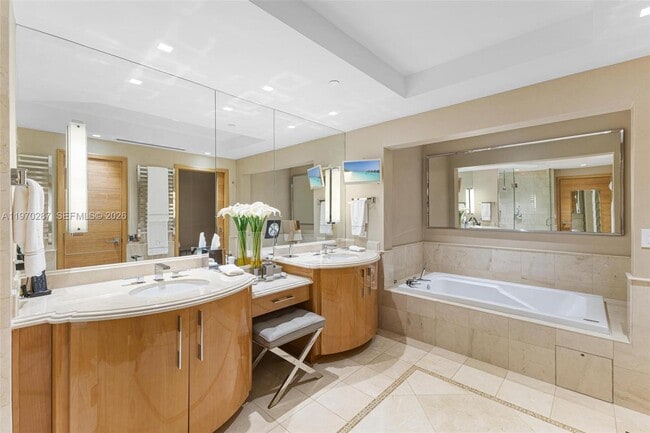 Building Photo - 17875 Collins Ave