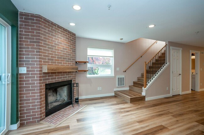 Building Photo - Wonderful 2-bedroom Townhome Style in Bothell, WA!