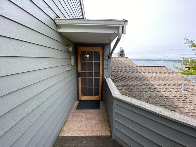 Building Photo - Breathtaking 2-Bed Condo Retreat with Spac...