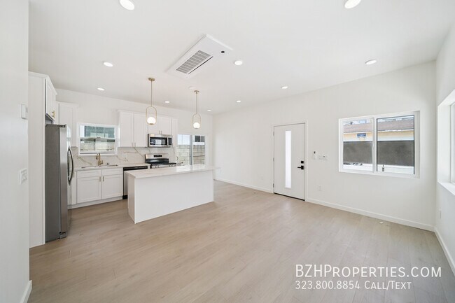 Primary Photo - 1513 S Hayworth Ave
