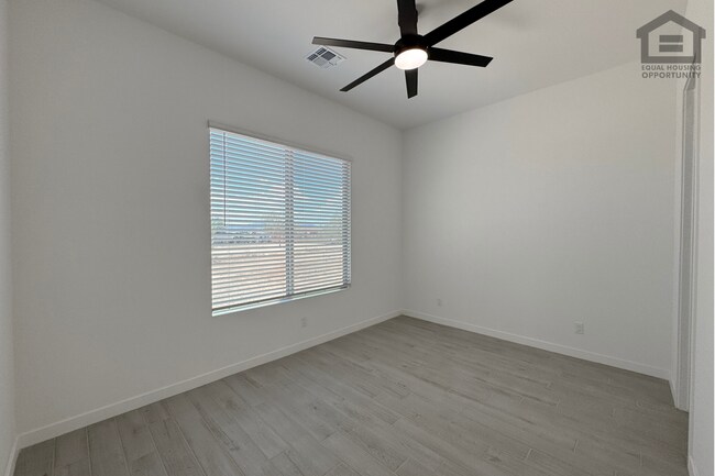 Building Photo - 18108 W Morning Vista Ln