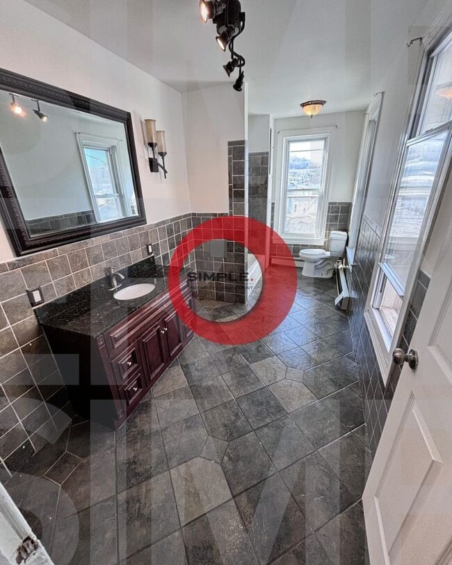 Building Photo - 3 bed house