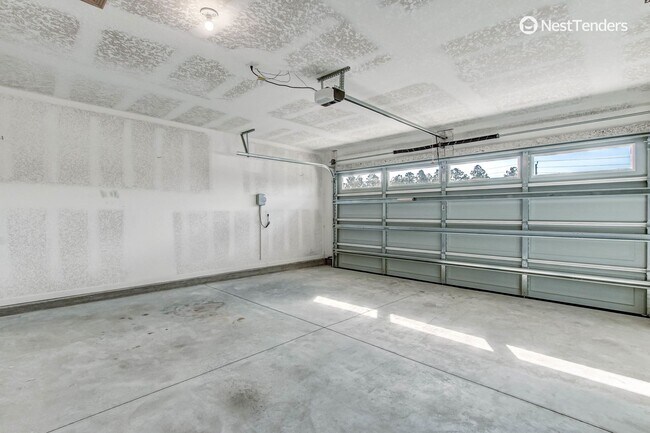 Building Photo - Like New In Nassau Crossing!
