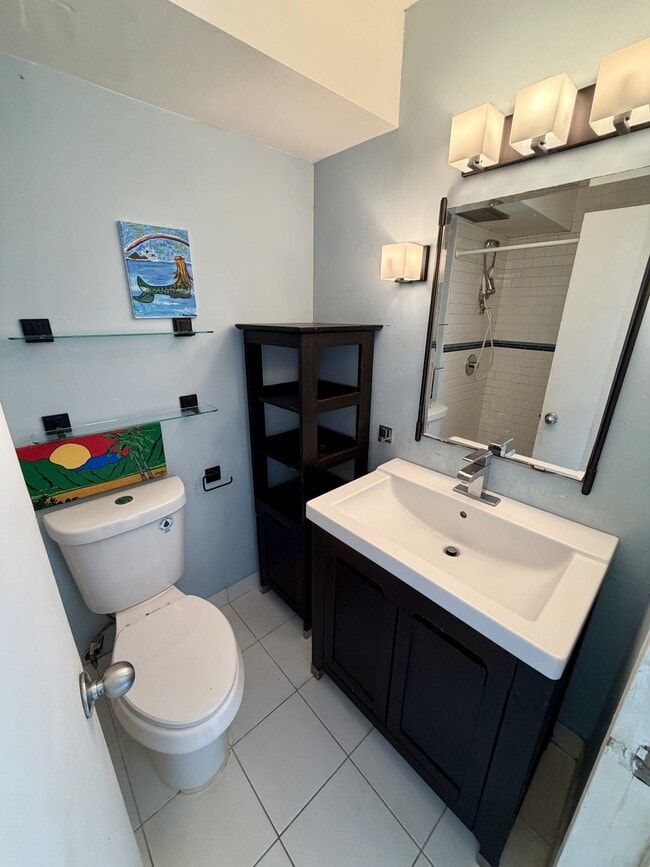 Building Photo - 2421 Ala Wai Blvd