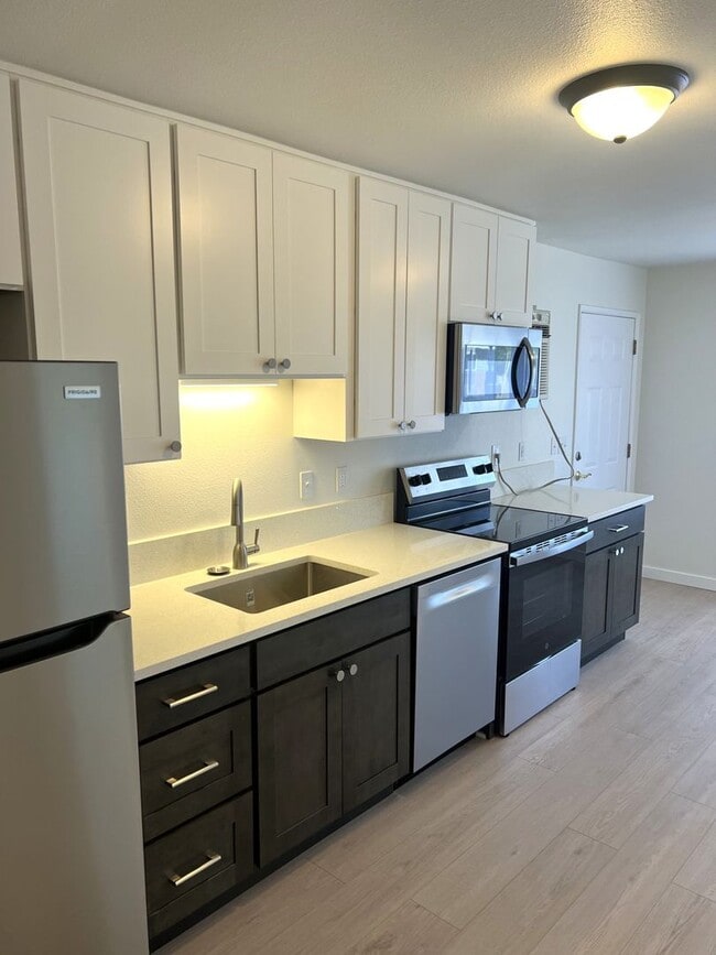 Building Photo - Pardee Duplex (A &amp; B)