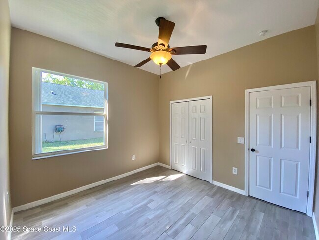 Building Photo - 765 Conestee Dr