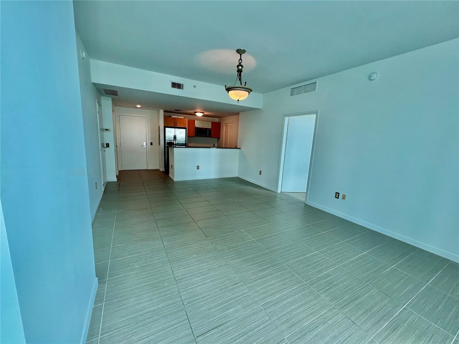 Building Photo - 1800 N Bayshore Dr