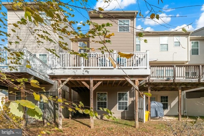 Building Photo - 7254 Mockingbird Cir