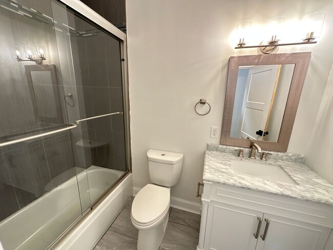 Building Photo - Dennison Ave 866-868 CR