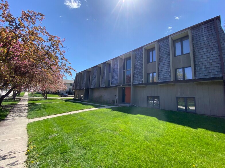 Building Photo - 3009 Grove Ave