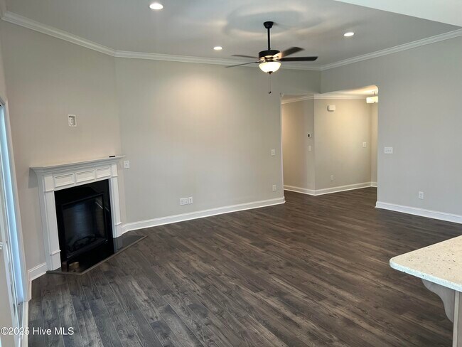 Building Photo - 2205 Rhinestone Dr