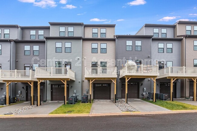 Building Photo - 14020 Sunrise Valley Dr
