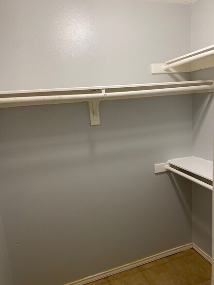 Building Photo - 1319 Nesmith St