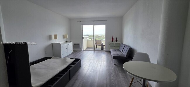 Building Photo - 7904 West Dr