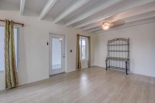 Building Photo - 1520 Lake Ave