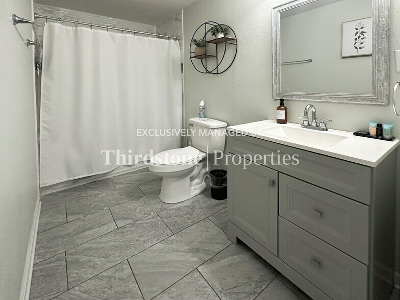 Building Photo - 908 Barrs St