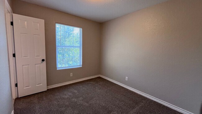 Building Photo - 5109 Flipper Dr