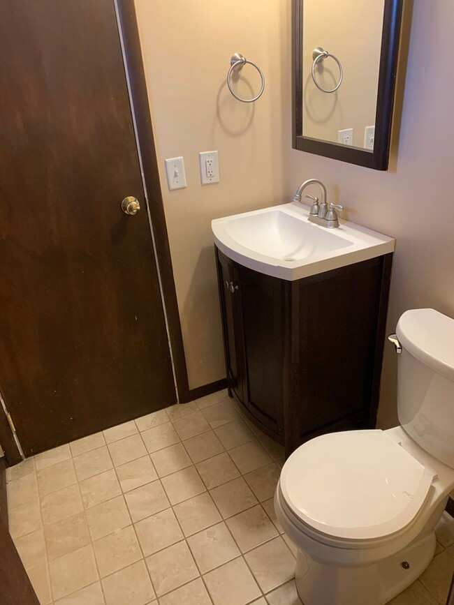 Building Photo - Three Bedroom One and a Half Bath Ranch Home in Delhi