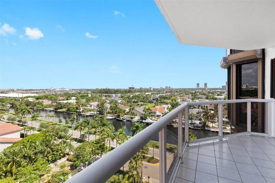 Building Photo - 3598 Yacht Club Dr