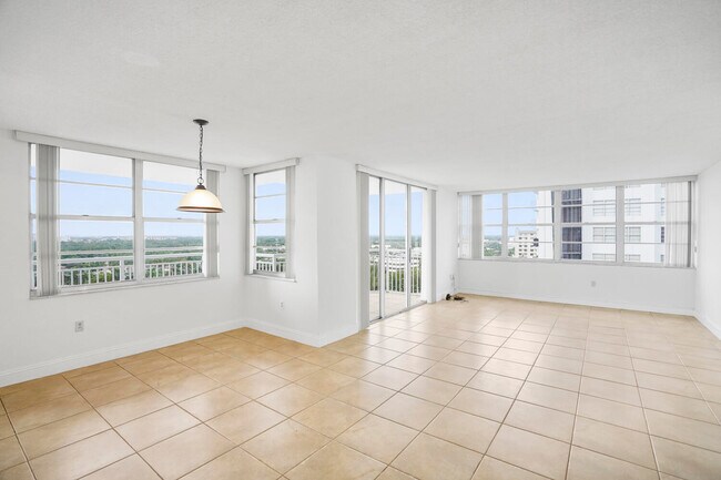 Building Photo - 18051 Biscayne Blvd