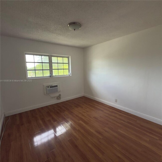 Building Photo - 6580 Santona St